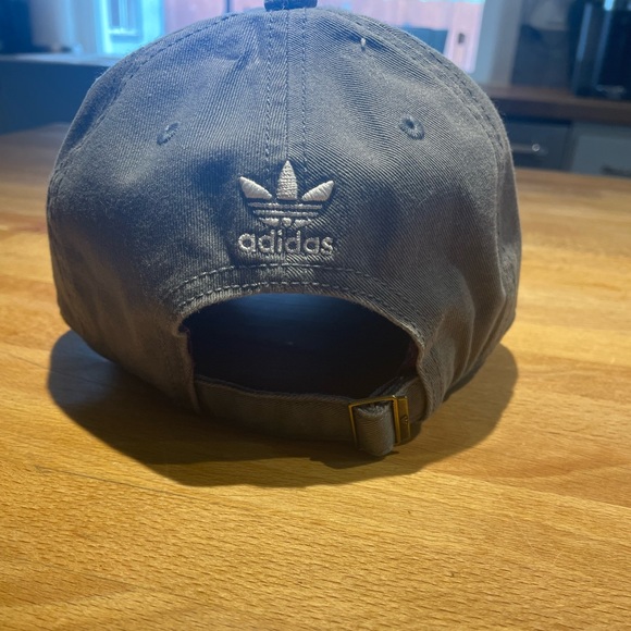 Adidas hat - Picture 2 of 2